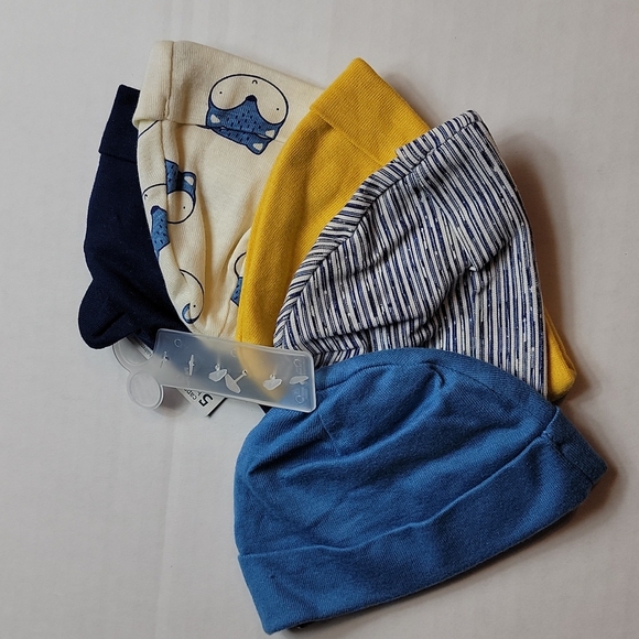 Preemie bodysuit set of 3 + baby shoes + caps NWT - Picture 8 of 9